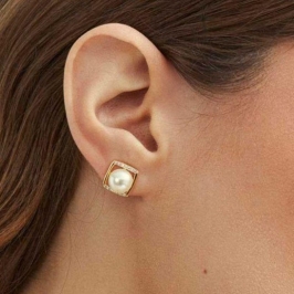 BRINCO PEROLA SHELL ZIRCONIA QUADRADO