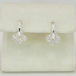 ARGOLA COM TREVO CRAVEJADO