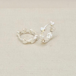 ARGOLA CORACOES LISO PRATA