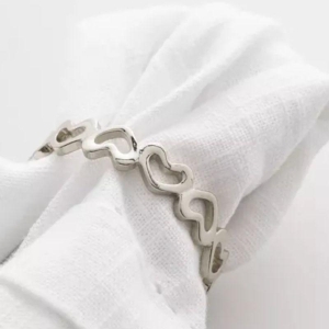 ANEL CORACOES LISO PRATA