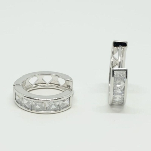 BRINCO ARGOLA ZIRCONIA BAGUETE