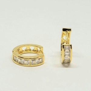 BRINCO ARGOLA ZIRCONIA BAGUETE