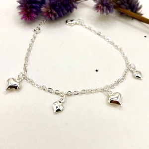 PULSEIRA COM PINGENTES DE CORACAO