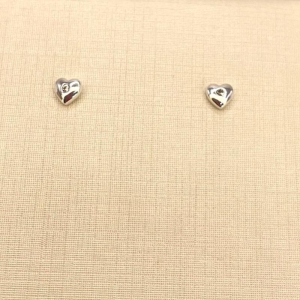 BRINCO CORAÇAO LISO COM PONTO LUZ