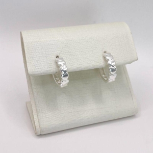 BRINCO ARGOLA MEIO ARCO CORACAO