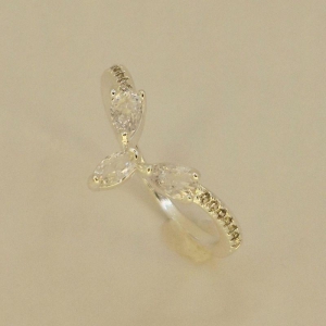 ANEL TRIANGULO DE GOTAS