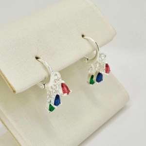 BRINCO TRES PEDRAS COLORIDAS