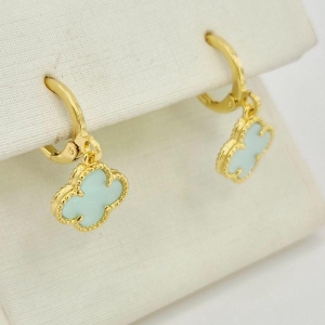 BRINCO TREVO AZUL CLARO