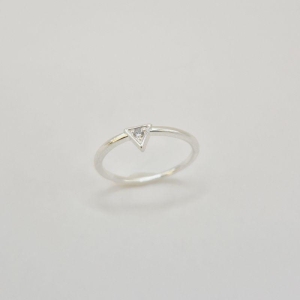 ANEL TRIANGULO CRAVEJADO