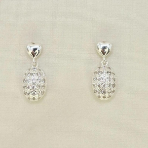 BRINCO CRAVEJADO OVAL COM CORACAO