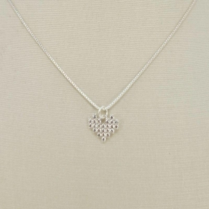 COLAR CORACAO PIXELS CRAVEJADO