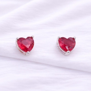 BRINCO CORACAO PEDRA VERMELHA