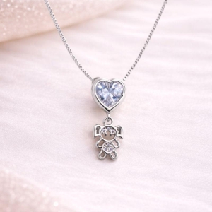 COLAR MENINA CRAVEJADA COM CORACAO