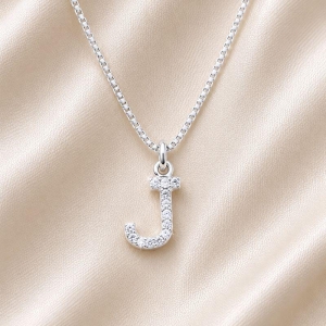 COLAR LETRA ZIRCONIA J