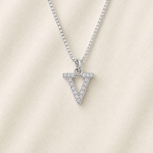 COLAR LETRA ZIRCONIA V