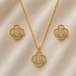 CONJUNTO TREVOS CRAVEJADOS