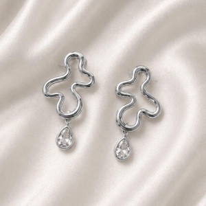 BRINCO CURVAS PINGENTE GOTAS