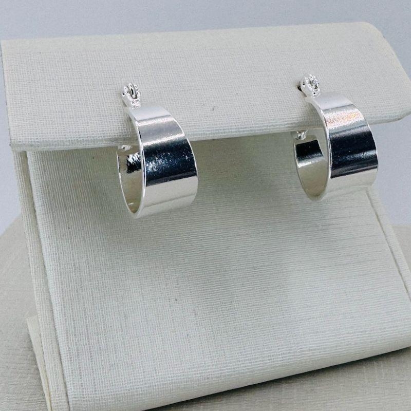 ARGOLA OVAL ESPAÇADA FECHO ITALIANO