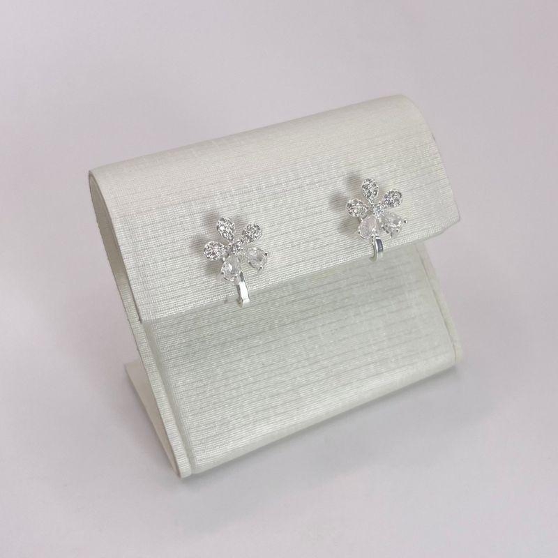 BRINCO PRESSAO FLOR PRATEADA