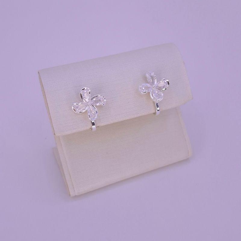 BRINCO PRESSAO FLOR PRATEADA