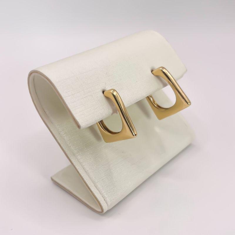 BRINCO QUADRADO LISO