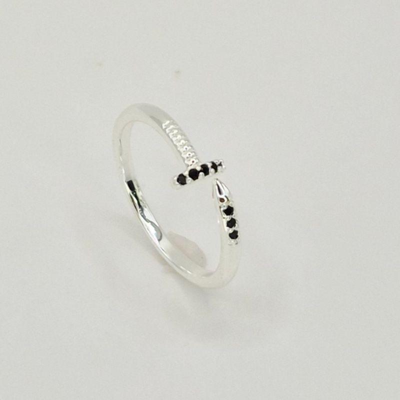 ANEL COM PEDRAS PRETAS