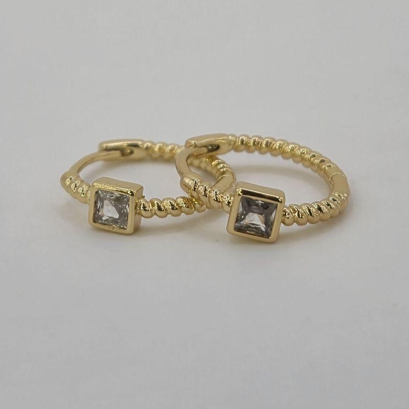 BRINCO COM PEDRA QUADRADA