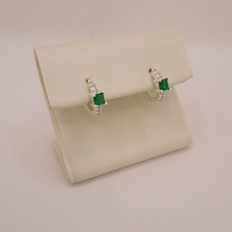 BRINCO COM PEDRA VERDE