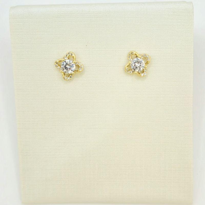 BRINCO FLOR CRAVEJADA