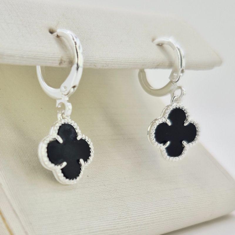 BRINCO PENDULO TREVO PRETO