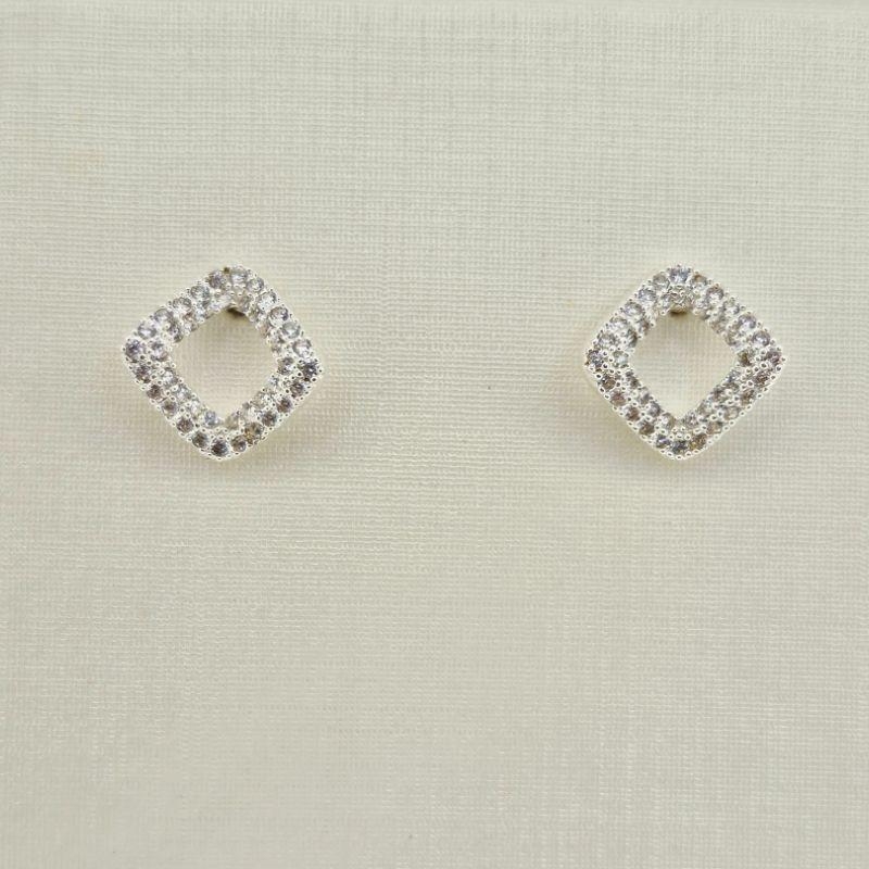 BRINCO QUADRADO TORTO