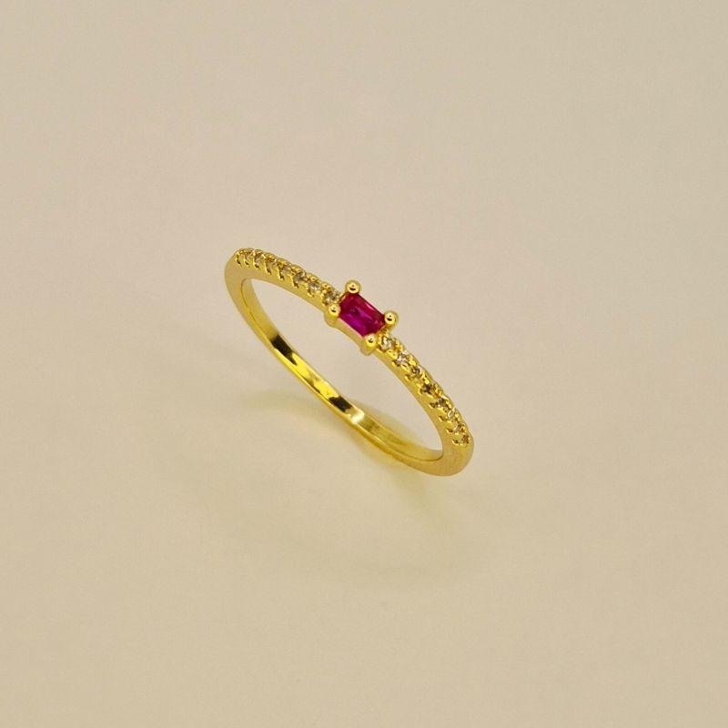 ANEL CRAVEJADO COM PEDRA VERMELHA