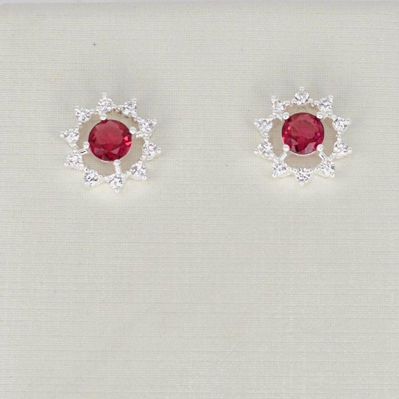 BRINCO CRAVEJADO COM PEDRA VERMELA