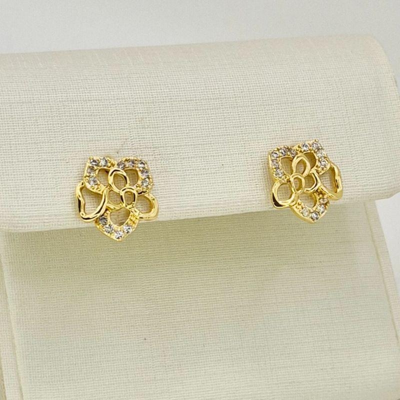 BRINCO FLOR CRAVEJADA