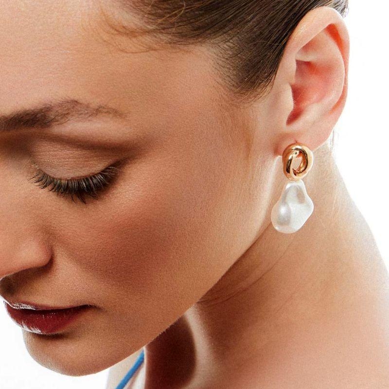 BRINCO PEROLA BARROCA