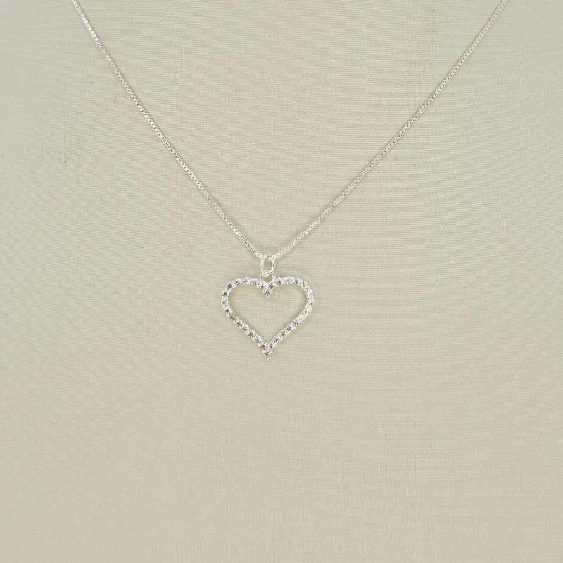 COLAR CORACAO CRAVEJADO VAZADO