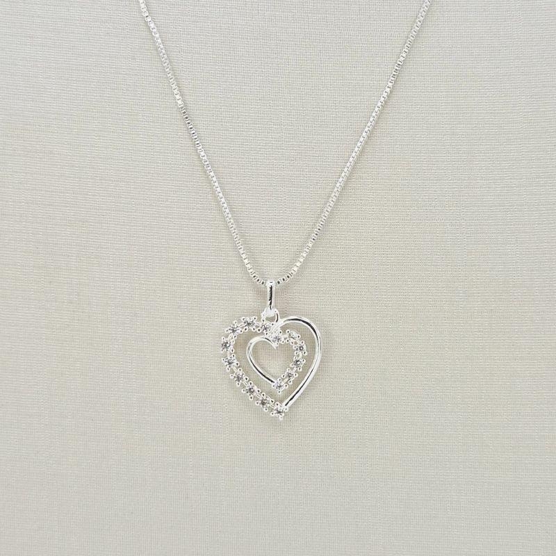 COLAR CORACOES CRAVEJADOS