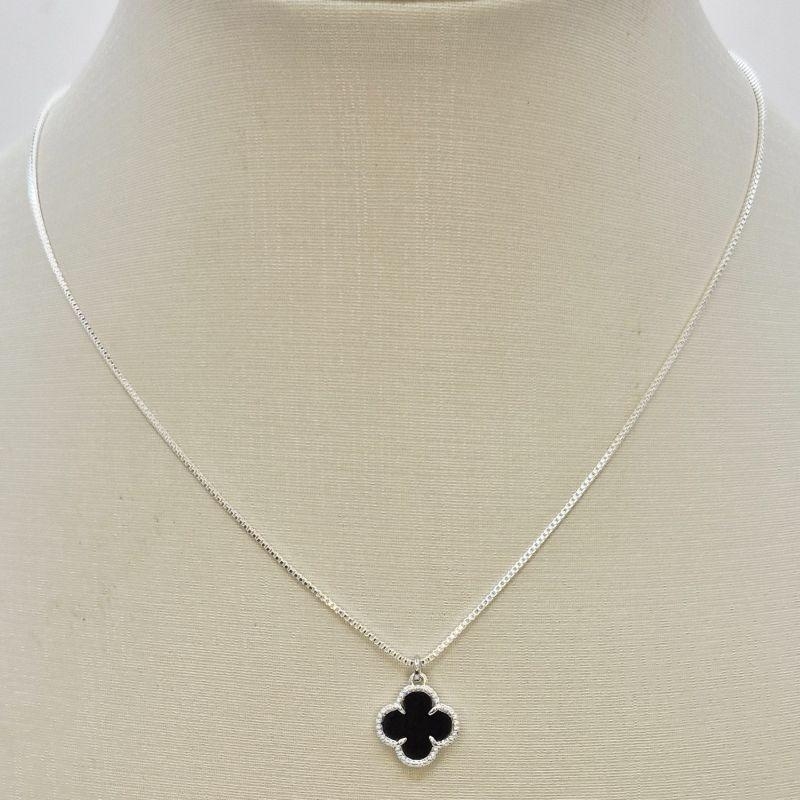 COLAR TREVO PRETO