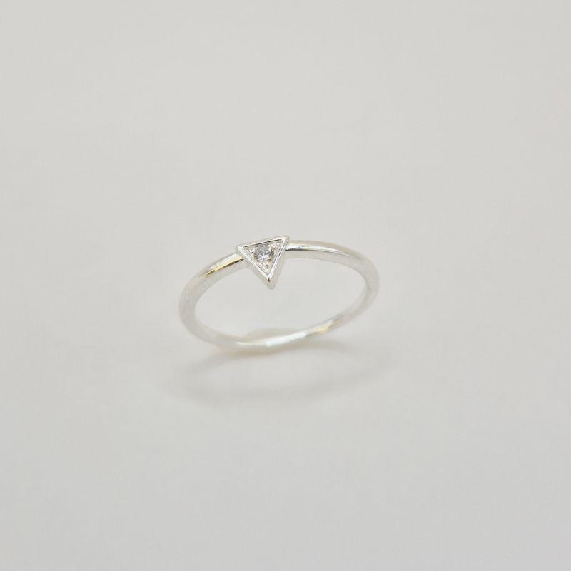 ANEL TRIANGULO CRAVEJADO