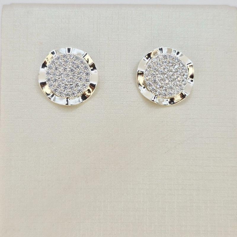 BRINCO CRAVEJADO BORADAS ONDULADAS