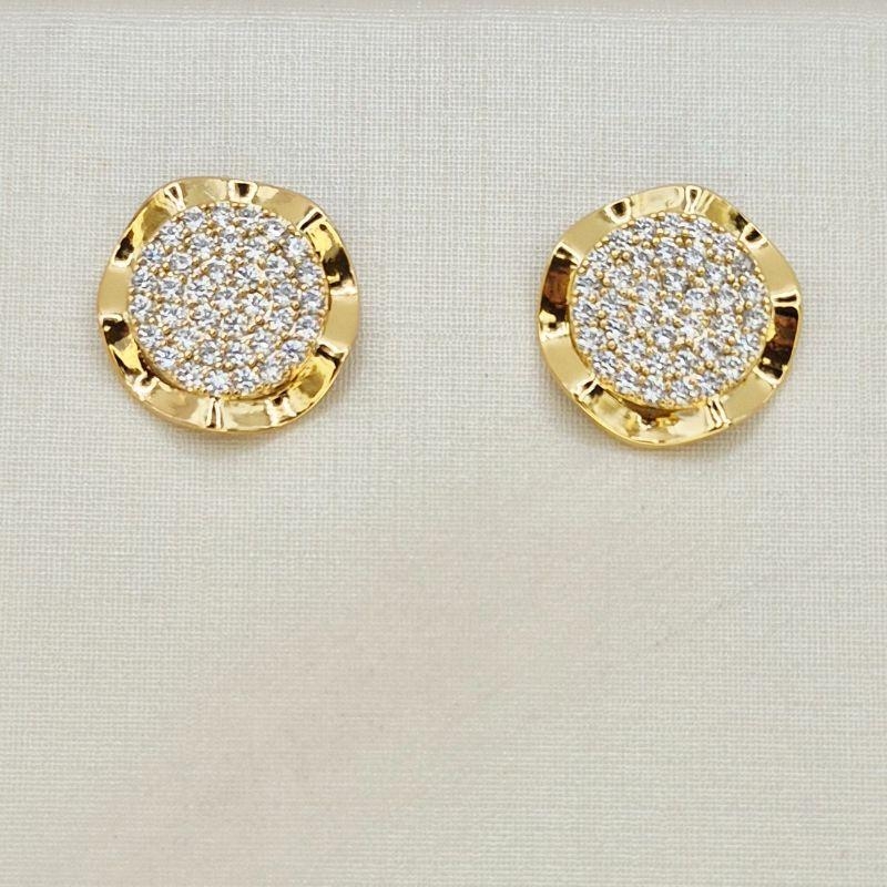 BRINCO CRAVEJADO BORADAS ONDULADAS