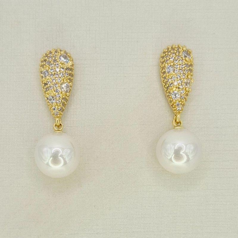 BRINCO CRAVEJADO COM PEROLA