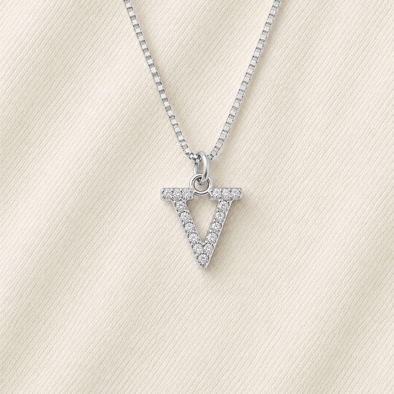 COLAR LETRA ZIRCONIA V