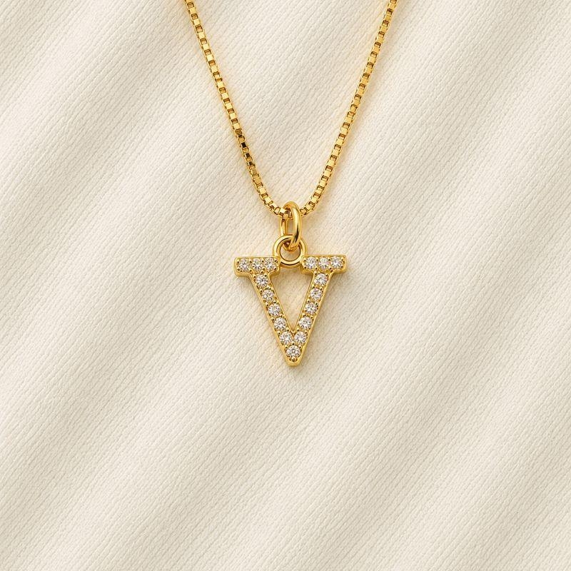 COLAR LETRA ZIRCONIA V