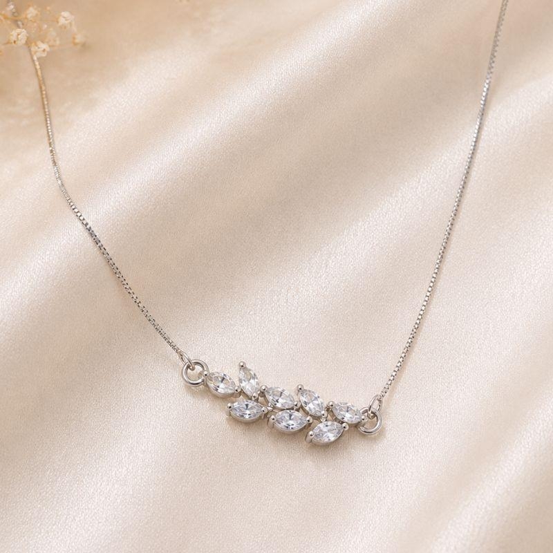 COLAR FOLHAS DE ZIRCONIA