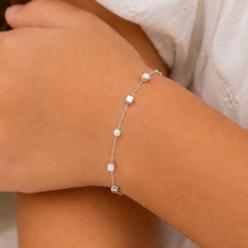 PULSEIRA INFANTIL PEROLA E CUBOS