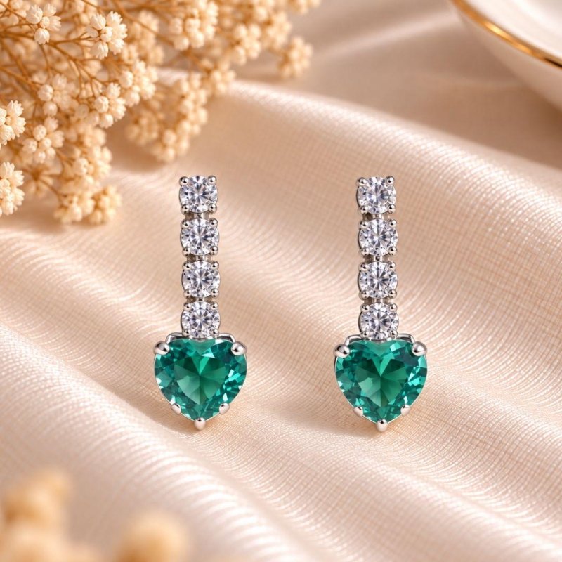 BRINCO ZIRCONIAS COM CORACAO VERDE