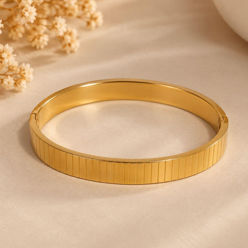 BRACELETE COM LISTRAS