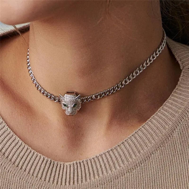 CHOKER COM PINGENTE DE LEOPARDO CRAVEJADO RODIO