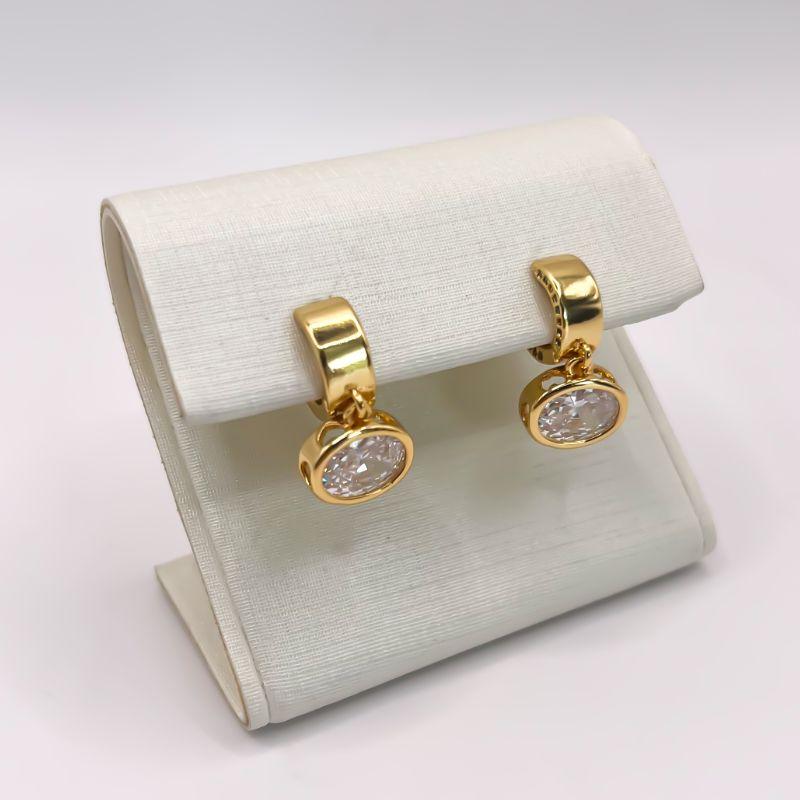 ARGOLA PEQUENA COM PEDRA OVAL